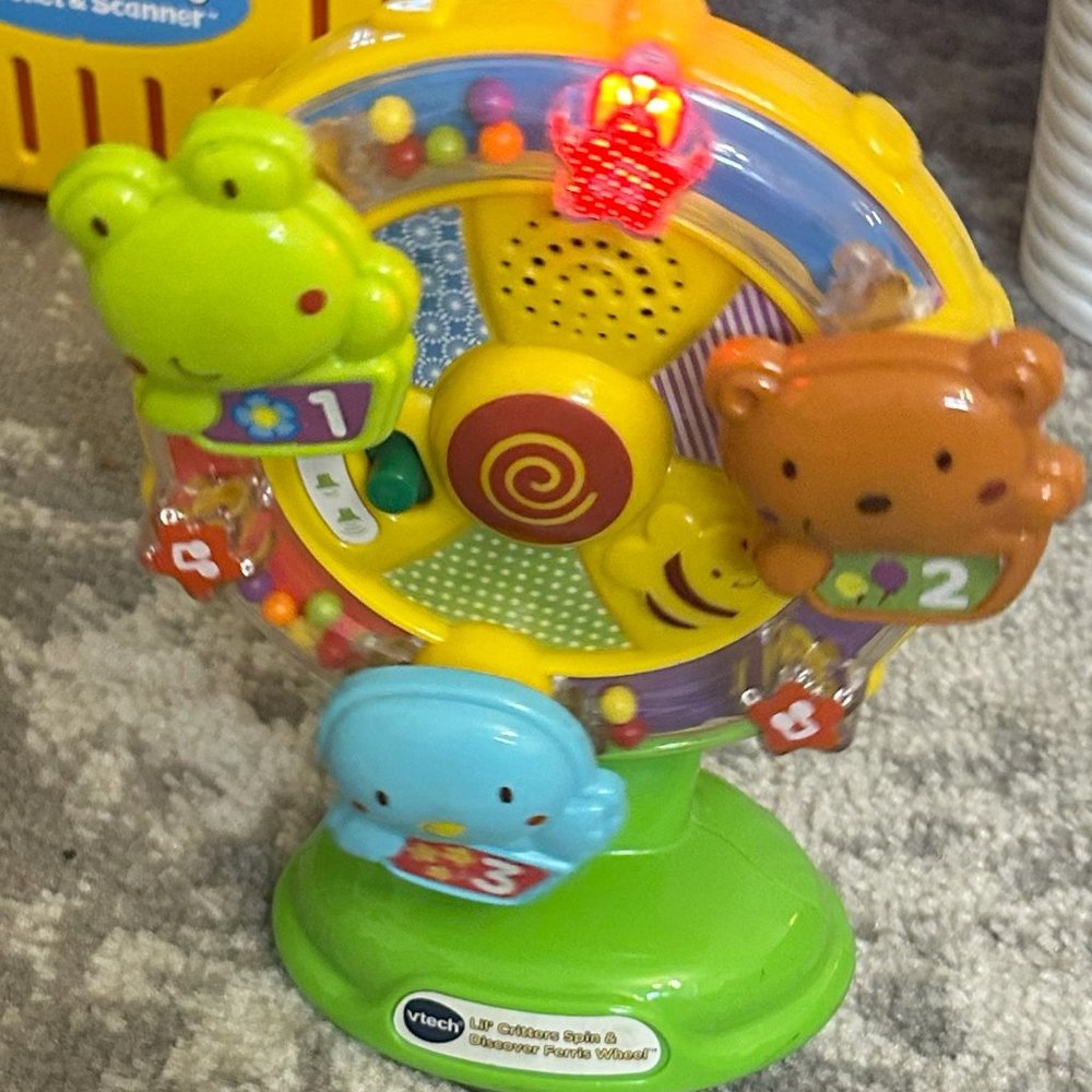 VTech Lil' Critters Spin and Discover Ferris Wheel (green and Yellow)